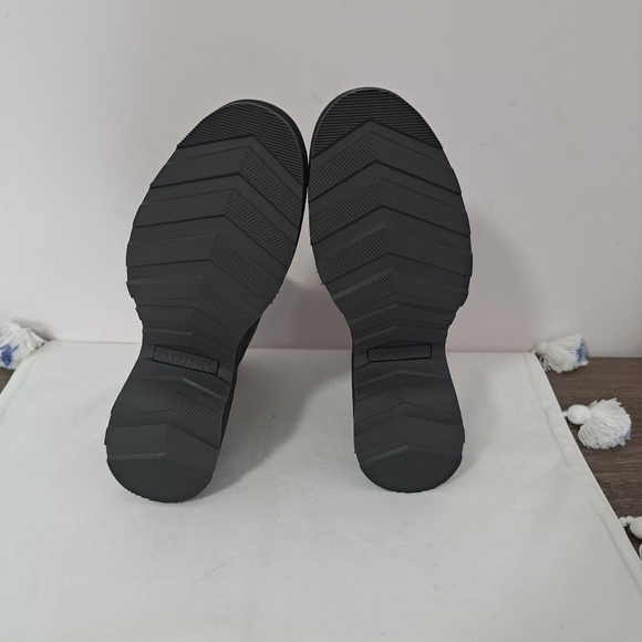 Sorel Hi-Line heel chelsea boot black 9.5 NWT - Picture 6 of 7